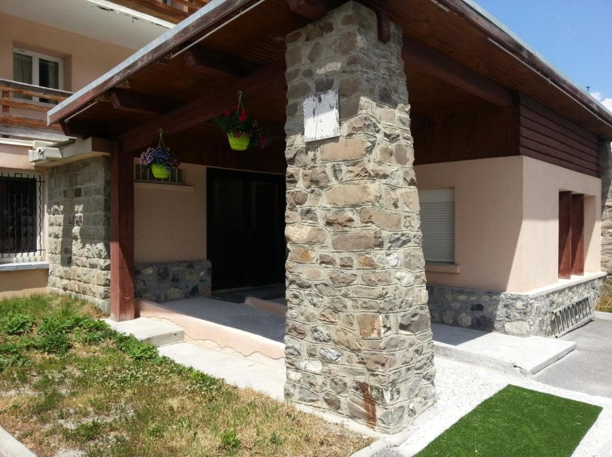 Vars, Appart Spacieux Renove 4 Couchages Dans Chalet Vars  Esterno foto