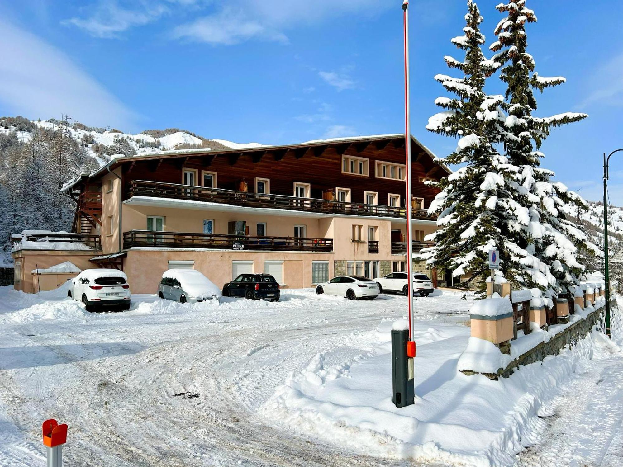 Vars, Appart Spacieux Renove 4 Couchages Dans Chalet Vars  Esterno foto